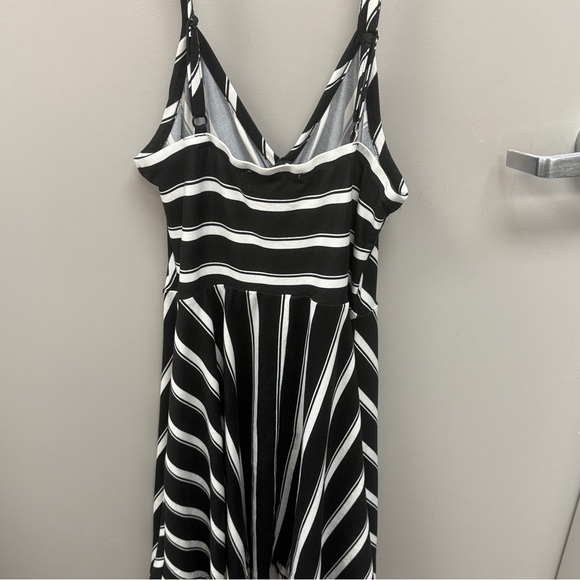 Black and White Striped Casual Dress‎ - Picture 4 of 8